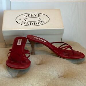 Steve Madden Women’s Gwenith Red Genuine Suede Leather heeled sandals / Size 9
